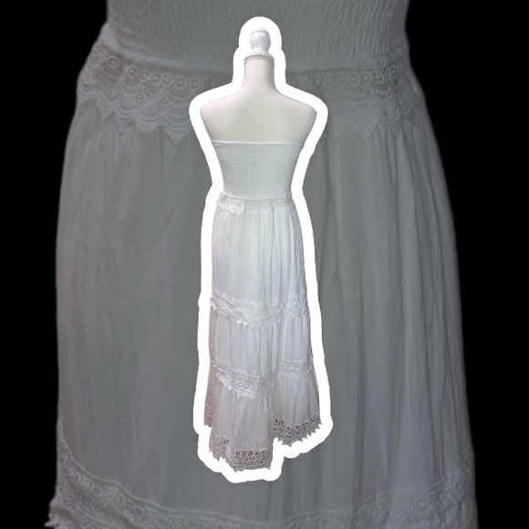 Beautiful White laced Tierd Cottage Maxi Dress - Picture 8 of 11